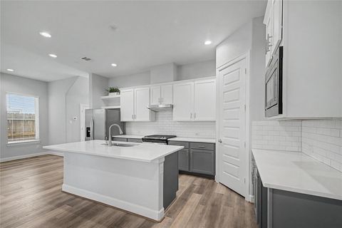 Homes For Rent - 911 W 35th Street #E<br/> Houston, TX 77018