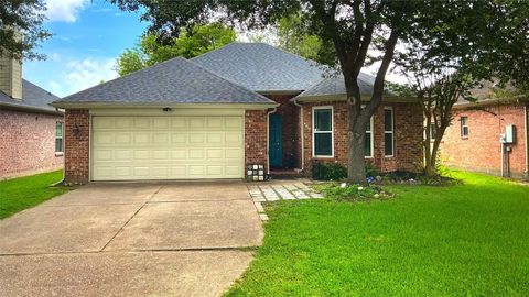 Homes For Sale - 3727 Nichols Avenue<br/> Dickinson, TX 77539