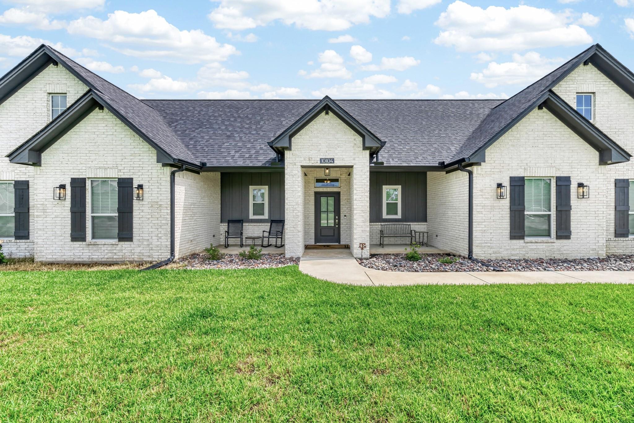 10104 Crown Point