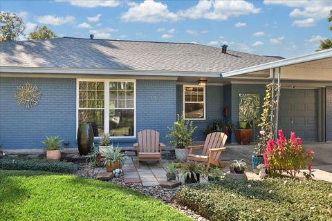 Photo of 2211 Libbey Drive, Houston, TX 77018 (MLS # 36834007)