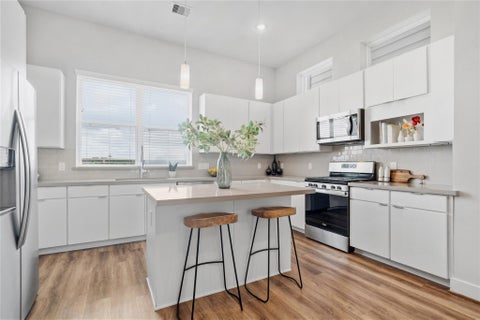 Photo of 1254 N Post Oak Road #A, Houston, TX 77055 (MLS # 91031892)