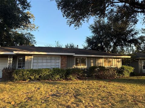 Photo of 9526 Hammerly Boulevard, Houston, TX 77080 (MLS # 69338827)