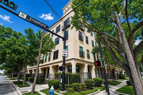 Condo For Sale - 1602 Elgin Street #6<br/> Harris County, Houston, TX 77004
