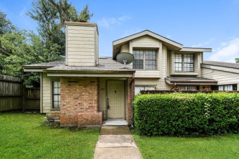 Townhouse For Rent - 200 Pecan Drive #702<br/> League City, TX 77573