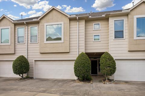 Photo of 3804 Centerplaza Drive, Houston, TX 77007 (MLS # 22195899)