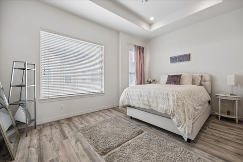 Tiny photo for 3804 Centerplaza Drive, Houston, TX 77007 (MLS # 22195899)