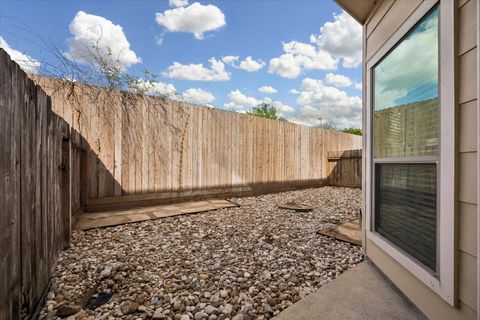 Tiny photo for 3804 Centerplaza Drive, Houston, TX 77007 (MLS # 22195899)