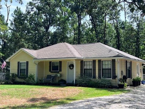 Photo of 200 Mimosa, Onalaska, TX 77360 (MLS # 64474718)