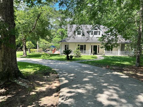 Photo of 13416 Southshore Drive, Conroe, TX 77304 (MLS # 73999670)