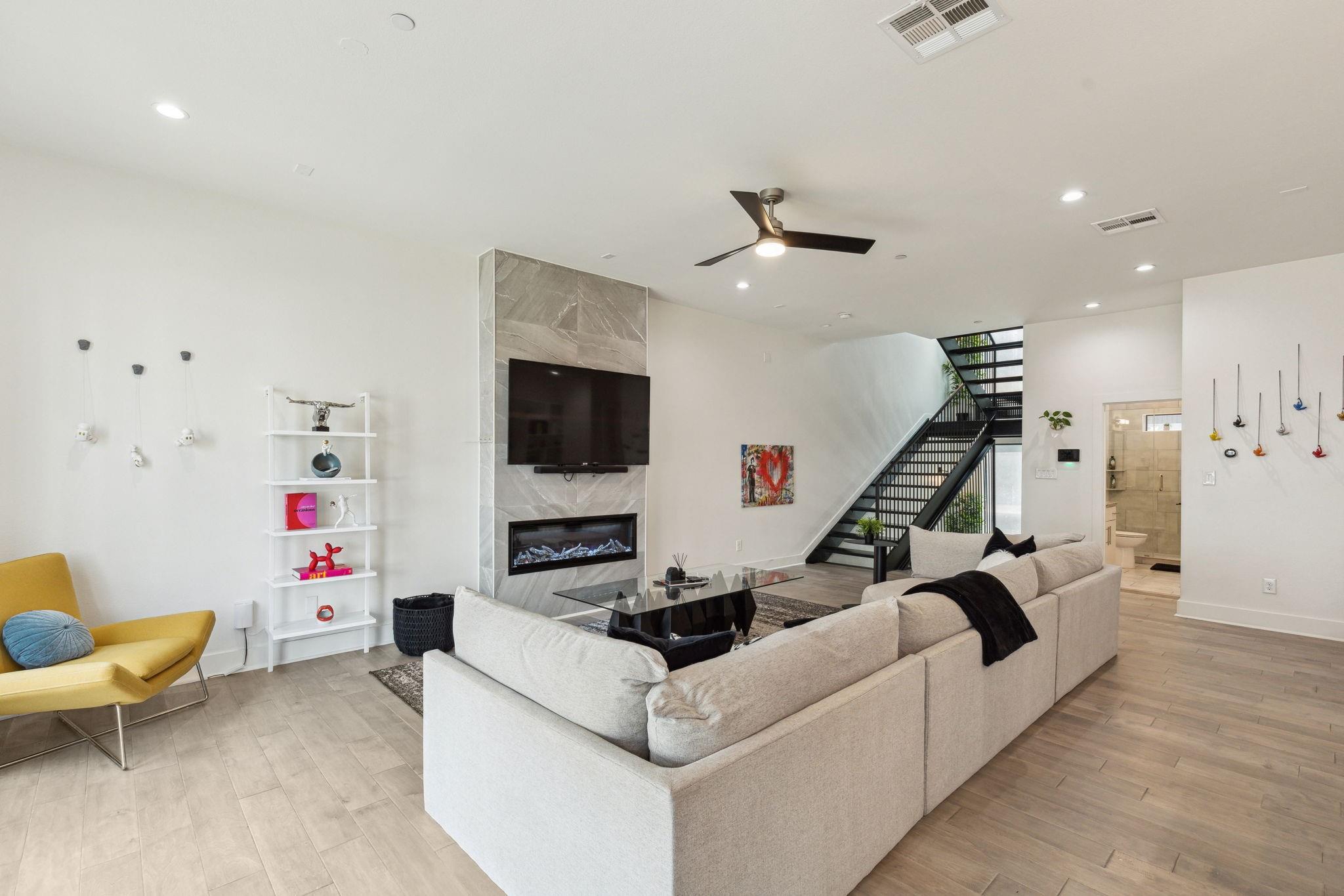 422 W 9th Street 106