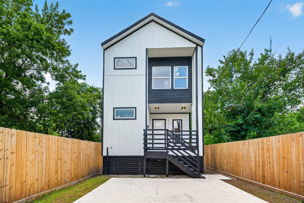 Photo of 2205 Des Chaumes Street, Houston, TX 77026 (MLS # 38719346)