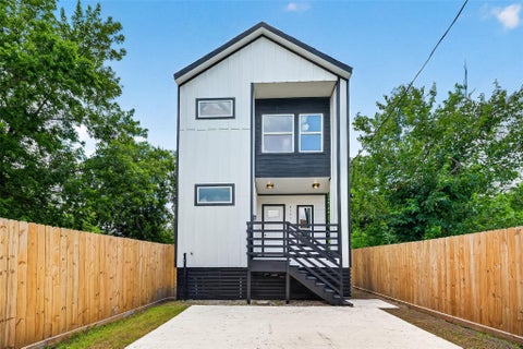 Photo of 2205 Des Chaumes Street, Houston, TX 77026 (MLS # 38719346)