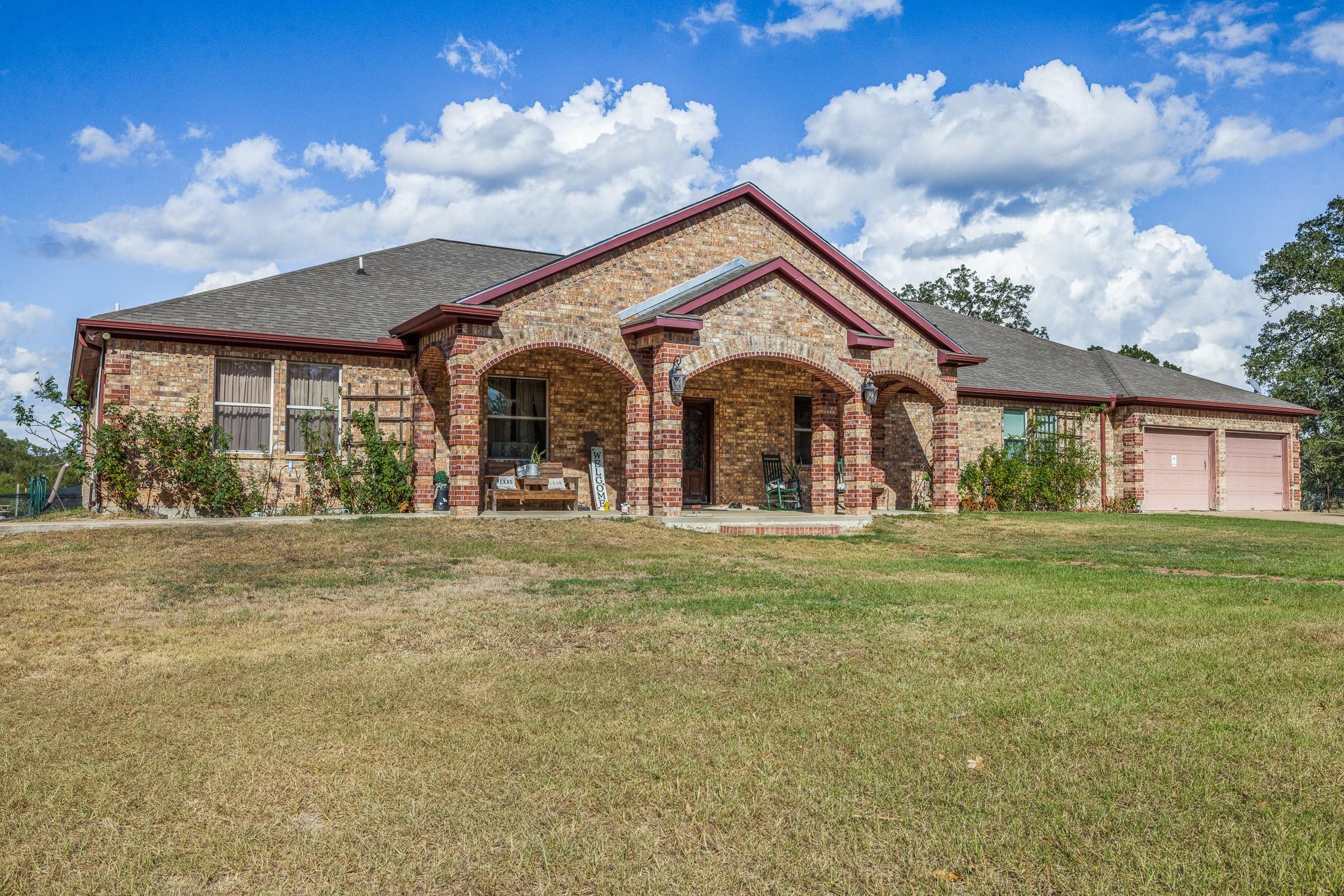 1102 Private Road 2332