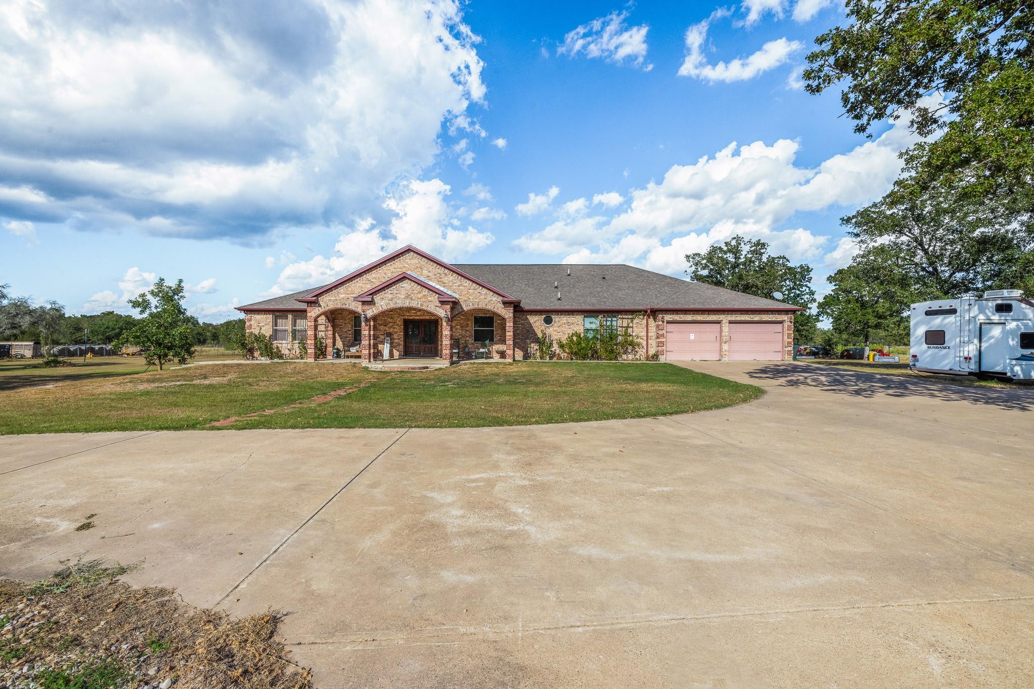 1102 Private Road 2332