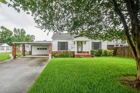 Photo of 7409 S Hall Street S, Houston, TX 77028 (MLS # 93236677)