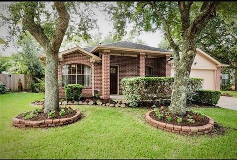 Photo of 1714 Oak Ridge Drive, Kemah, TX 77565 (MLS # 40018033)