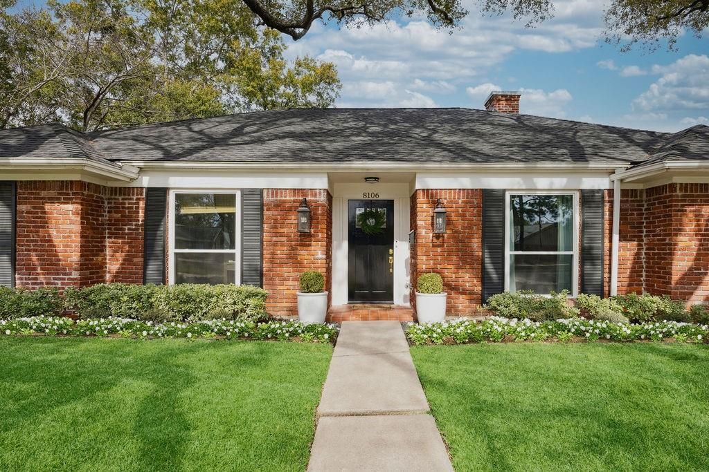 Photo of 8106 Beverlyhill Street, Houston, TX 77063 (MLS # 56063125)