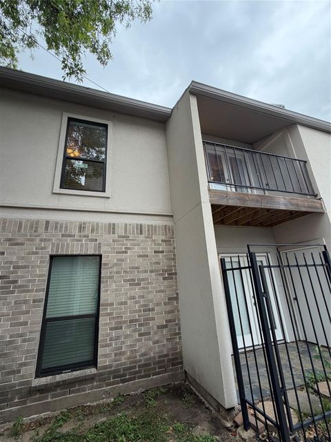 Photo of 2425 Augusta Drive #36, Houston, TX 77057 (MLS # 68640444)