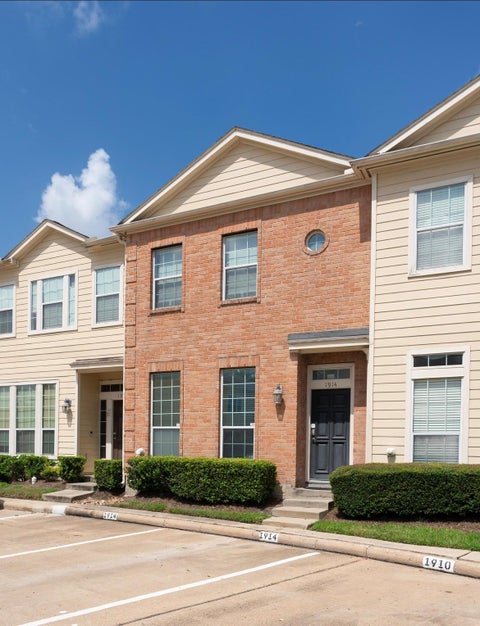 Townhouse For Rent - 1914 Gentryside Drive<br/> Houston, TX 77077