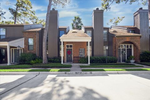 701 Bering Drive 402 Houston TX 77057