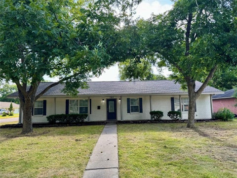 Photo of 1907 Amy Drive, Baytown, TX 77520 (MLS # 41917826)