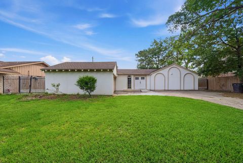 Photo of 7410 Antoine Drive, Houston, TX 77088 (MLS # 14042155)