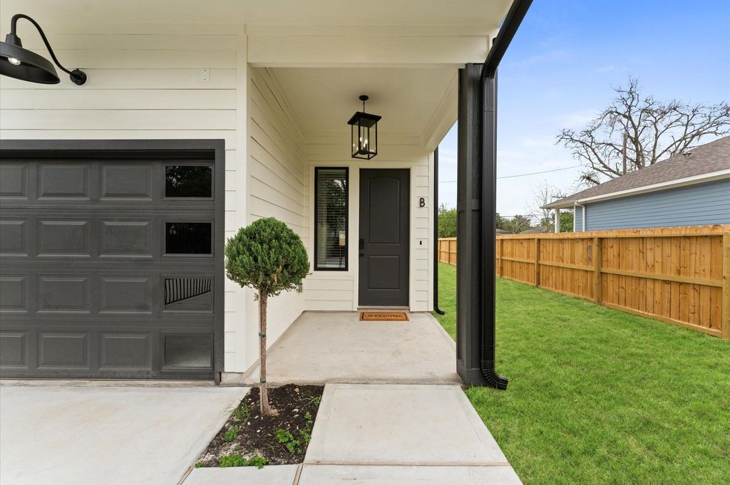 Photo of 6904 Covington Drive #A, Houston, TX 77091 (MLS # 91701016)