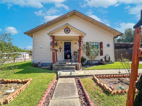 Photo of 601 Oscar Street, El Campo, TX 77437 (MLS # 15507519)