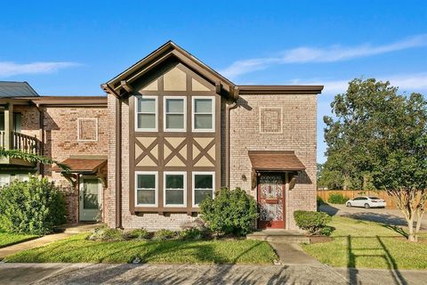 Photo of 2324 Shadowdale Drive #294, Houston, TX 77043 (MLS # 30643859)