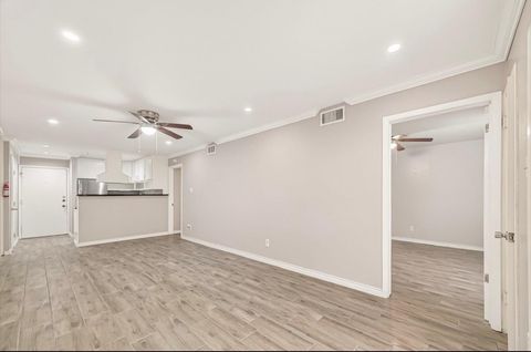 Photo of 1418 Vermont Street #3, Houston, TX 77006 (MLS # 63683088)