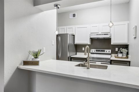 Photo of 7065 N Holiday Drive, Galveston, TX 77550 (MLS # 38332530)