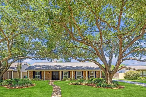 Photo of 9926 Cliffwood Drive, Houston, TX 77096 (MLS # 20078655)