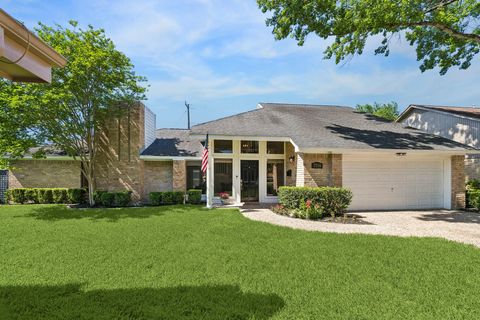 Photo of 7738 Betty Jane Lane, Houston, TX 77055 (MLS # 56159530)