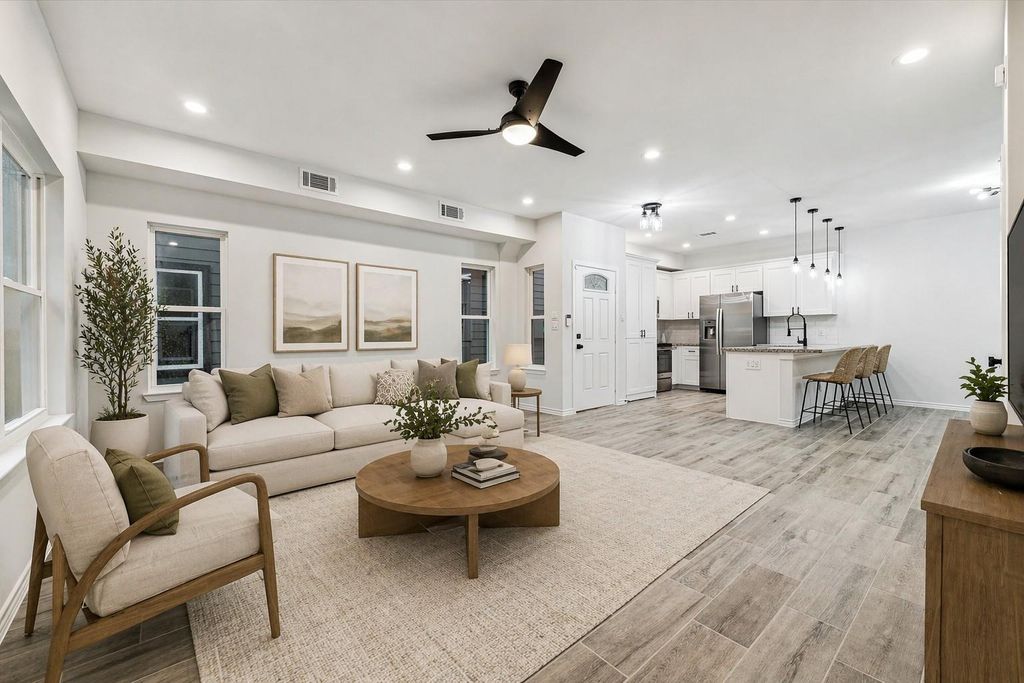 Photo of 978 Marjorie Street #1, Houston, TX 77088 (MLS # 8252039)