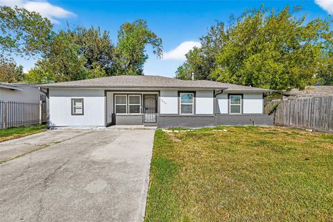 Photo of 5635 Belarbor Street, Houston, TX 77033 (MLS # 55469611)
