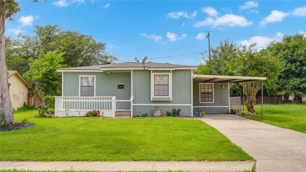 Photo of 127 Huisache Street, Lake Jackson, TX 77566 (MLS # 69597400)