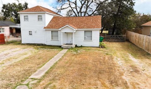 Photo of 508 N Madison Street, Madisonville, TX 77864 (MLS # 80576971)