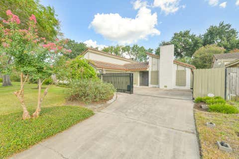 Photo of 6103 Gallant Forest Drive, Houston, TX 77088 (MLS # 90240839)