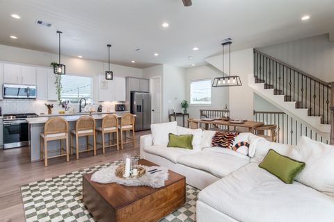 Photo of 4919 Avenue J, Houston, TX 77011 (MLS # 7204114)