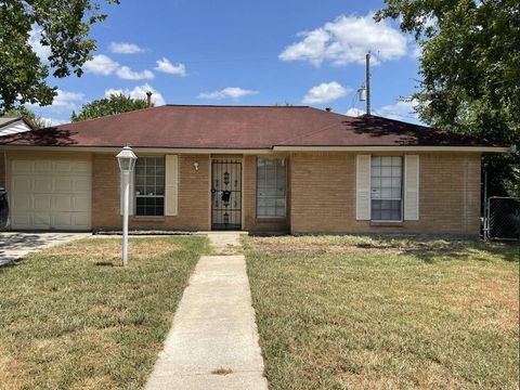 Photo of 10715 Segrest Drive, Houston, TX 77047 (MLS # 92306786)