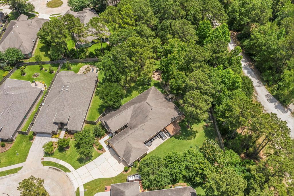 Photo of 19 S Sandbells Park Lane, Montgomery, TX 77316 (MLS # 49461509)
