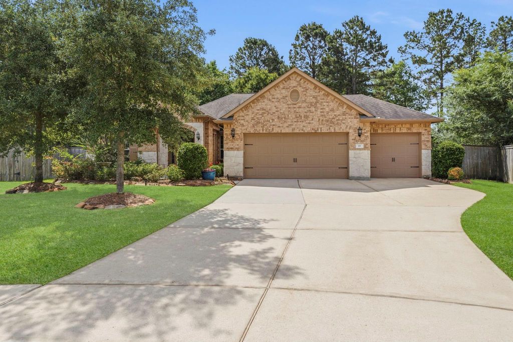 Photo of 19 S Sandbells Park Lane, Montgomery, TX 77316 (MLS # 49461509)