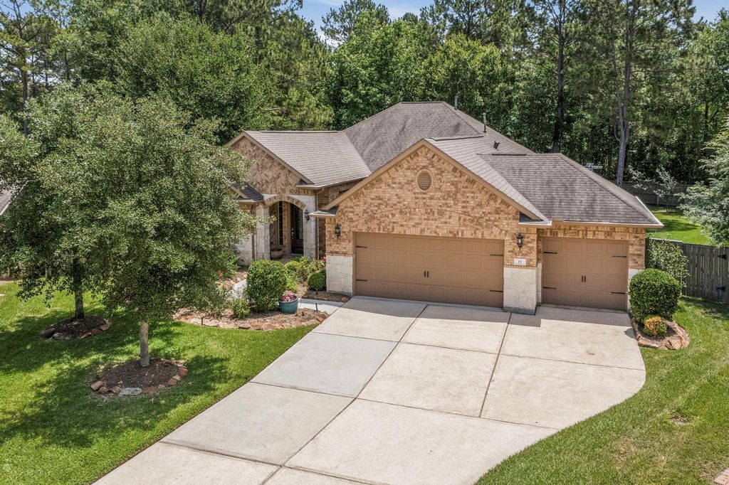 Photo of 19 S Sandbells Park Lane, Montgomery, TX 77316 (MLS # 49461509)