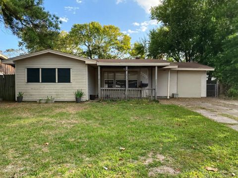 Photo of 2913 Tarpey Avenue, Texas City, TX 77590 (MLS # 56441111)