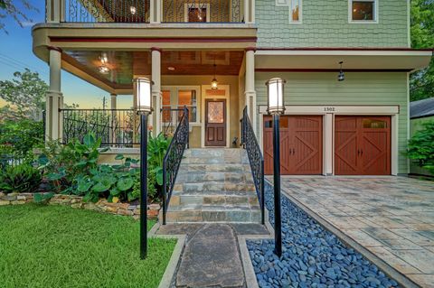 Photo of 1302 W 21 Street #B, Houston, TX 77008 (MLS # 33555817)