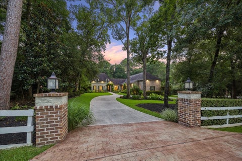 Photo of 10290 Paradise Valley Drive, Conroe, TX 77304 (MLS # 62301570)