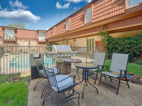 Tiny photo for 3401 Timmons Lane #27, Houston, TX 77027 (MLS # 56472383)