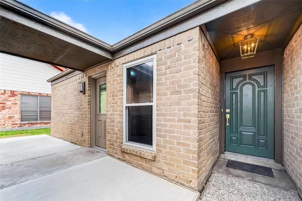 Photo of 826 Halewood Drive, Houston, TX 77062 (MLS # 7078711)