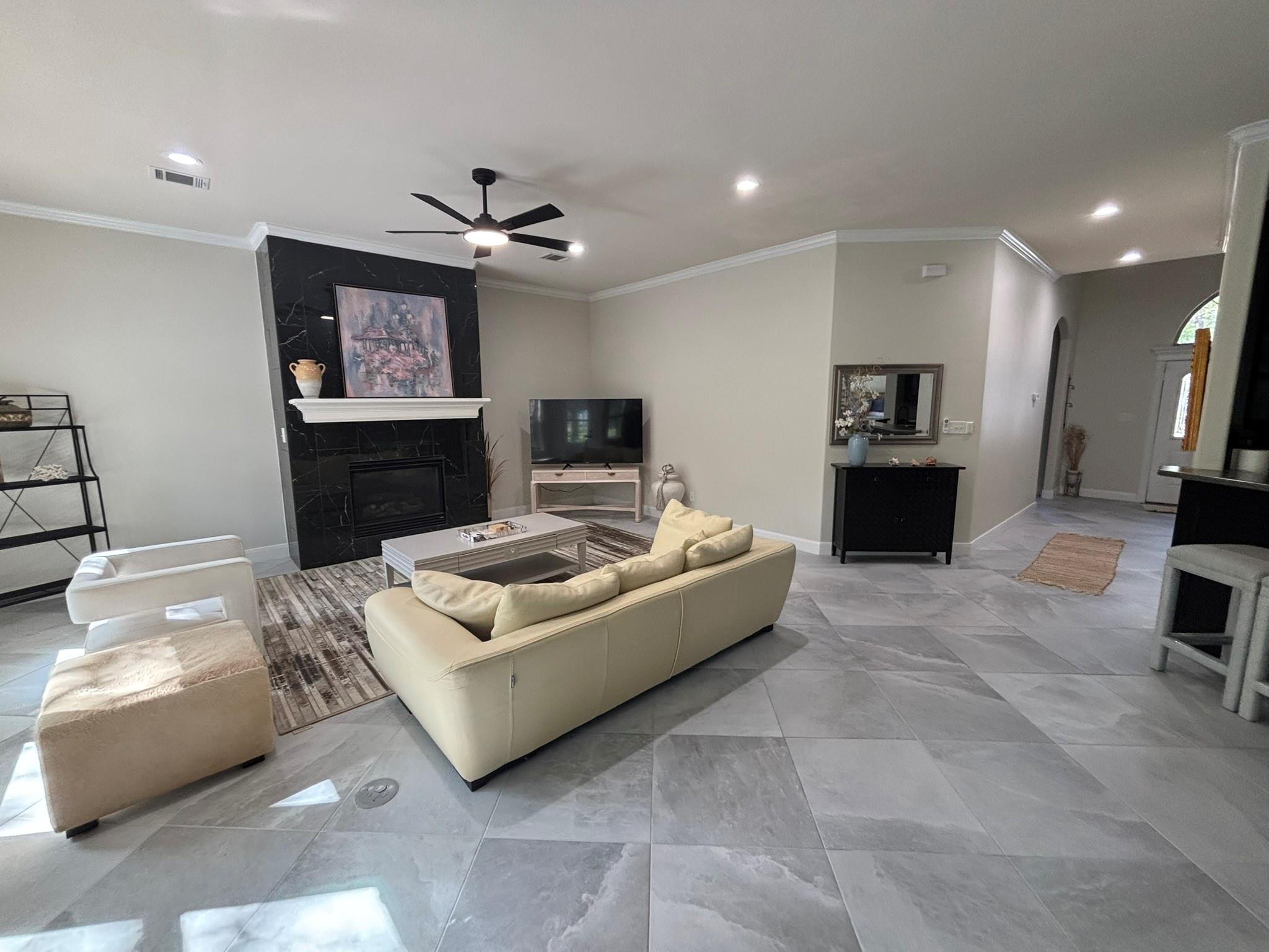 119 April Waters Drive W