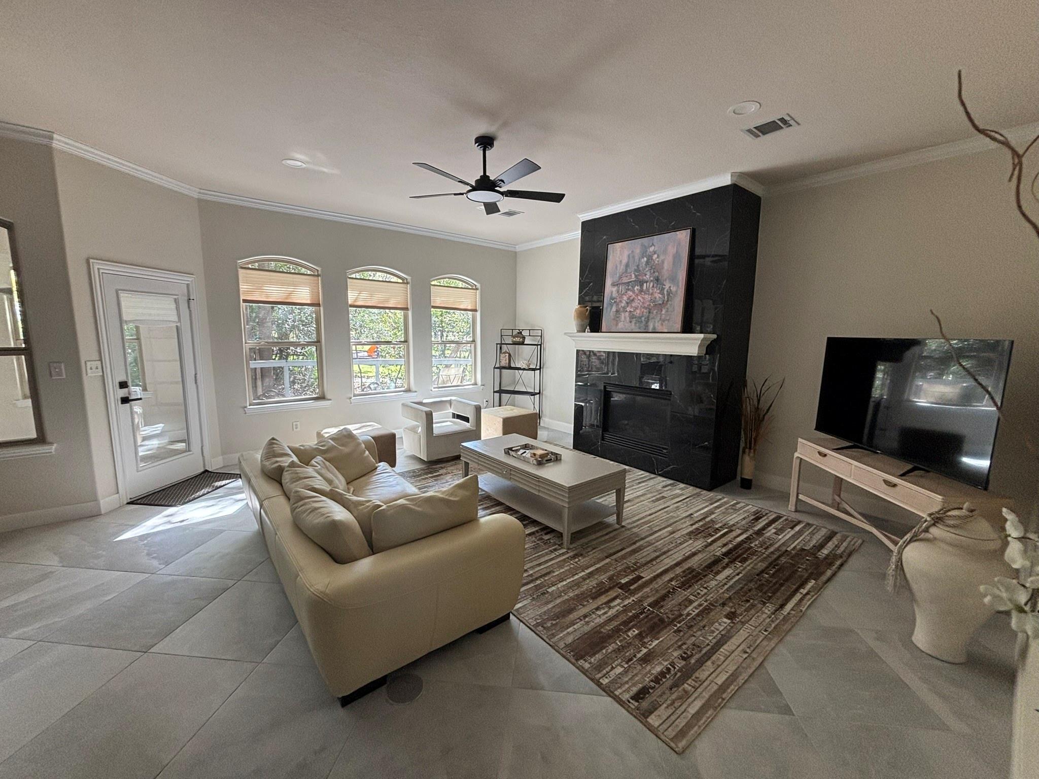 119 April Waters Drive W